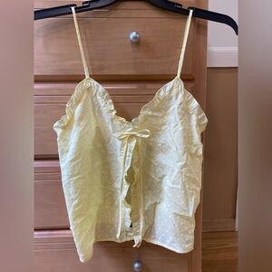 Closie tie front dainty pajama top in soft yellow. Size small. Never worn.